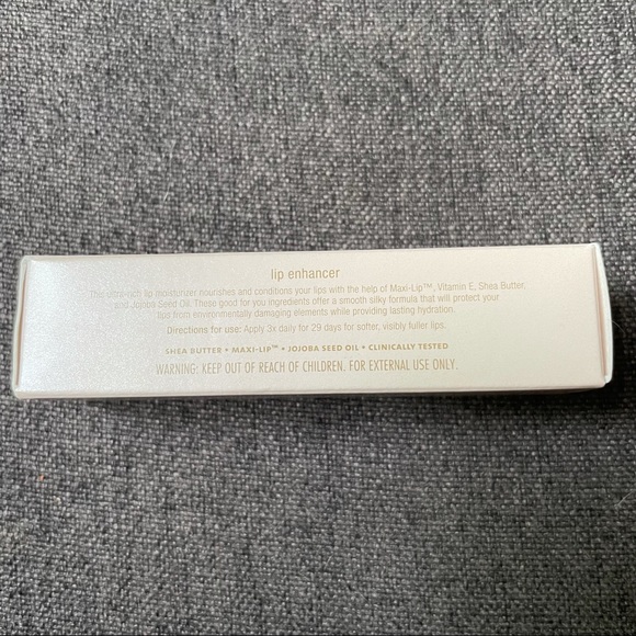 💋 Essential Lip Enhancer 💋 - Picture 4 of 5